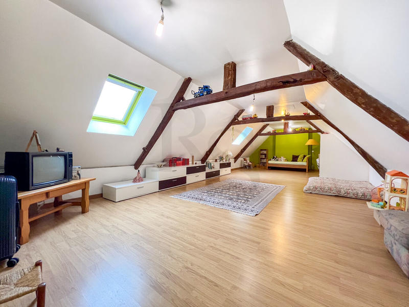 Maison - 280 m² - 9 pièces