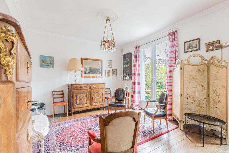 Demeure - 257 m² - 9 pièces