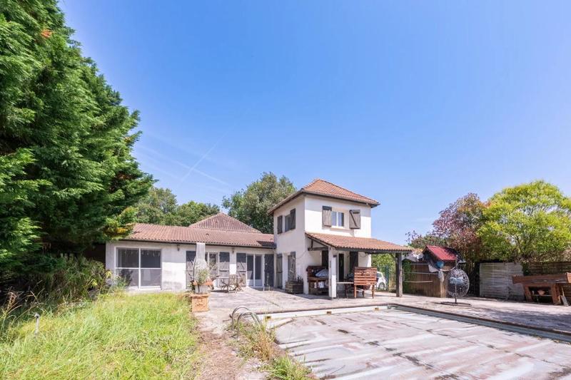 Maison - 288 m² - 7 pièces