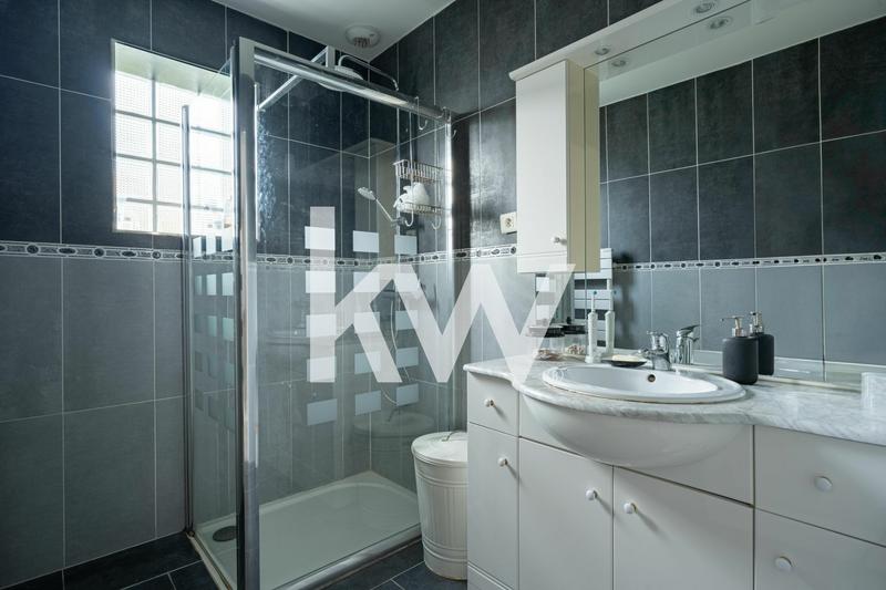 Maison - 250 m² - 8 pièces