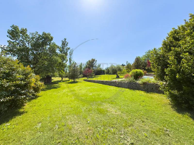 Propriété - 295 m² - 8 pièces