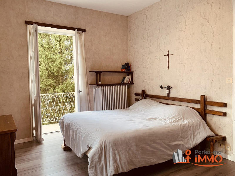 Maison - 285 m² - 10 pièces