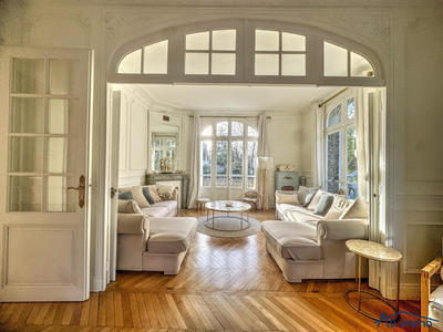 Maison - 280 m² - 7 pièces