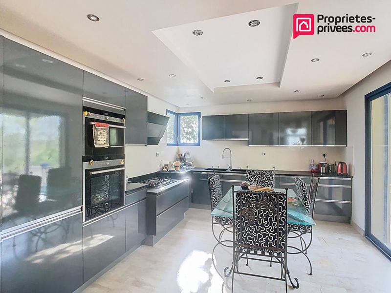 Maison - 365 m² - 12 pièces