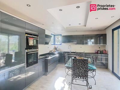 Maison - 365 m² - 12 pièces