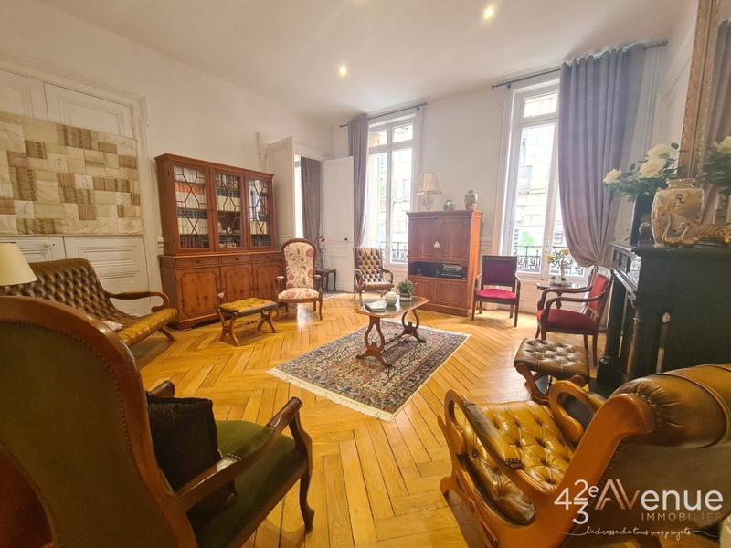 Appartement - 205 m² - 6 pièces