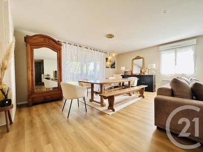 Maison - 102 m² - 5 pièces