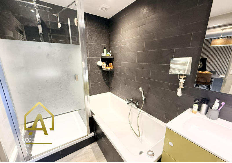 Maison - 144 m² - 8 pièces