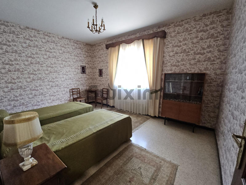 Villa - 267 m² - 11 pièces