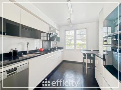 Maison - 180 m² - 7 pièces