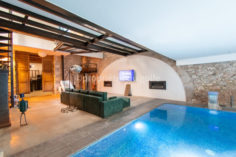 Appartement - 256 m² - 5 pièces