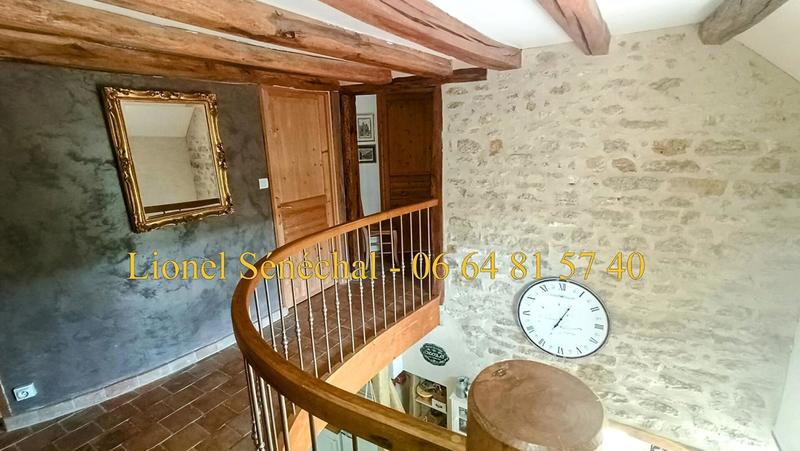 Demeure - 240 m² - 12 pièces