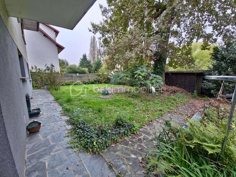 Maison - 210 m² - 7 pièces