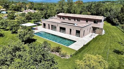 Maison contemporaine - 290 m² - 8 pièces