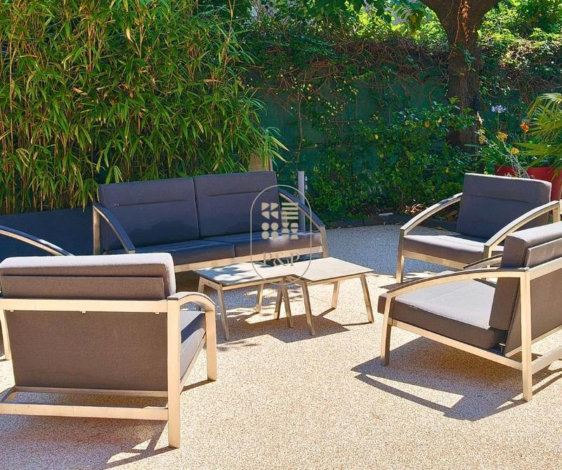 Maison - 408 m² - 8 pièces