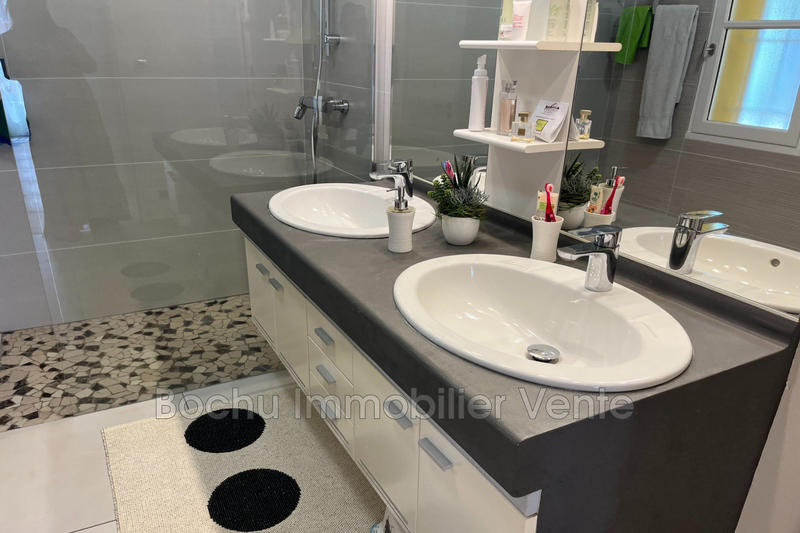 Villa - 200 m² - 5 pièces