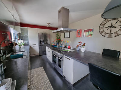 Maison traditionnelle - 190 m² - 8 pièces