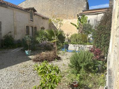 Maison - 270 m² - 10 pièces