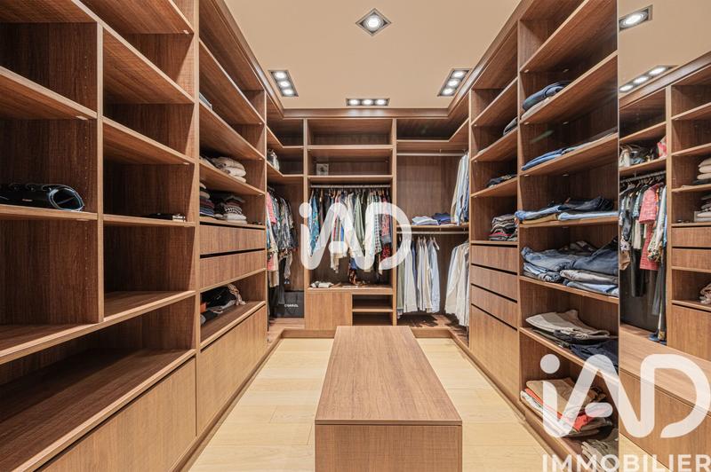 Maison - 527 m² - 9 pièces