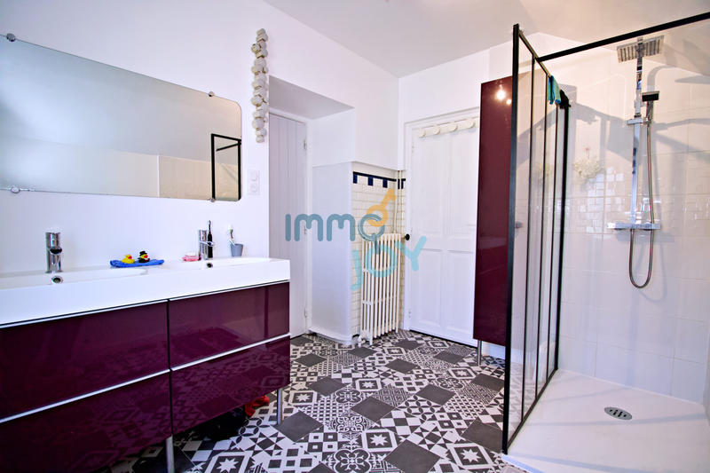 Maison - 310 m² - 11 pièces