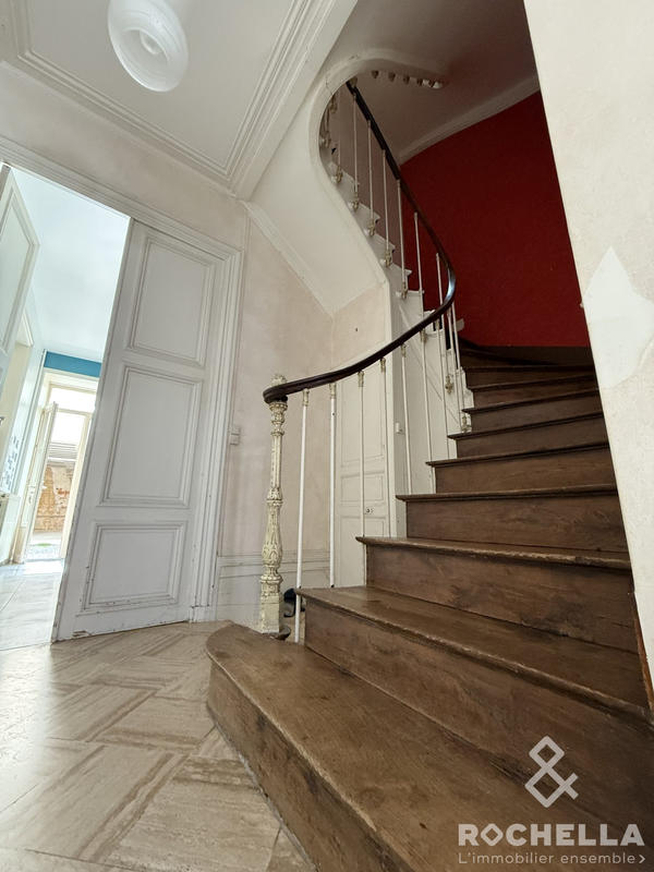 Maison ancienne - 357 m² - 9 pièces