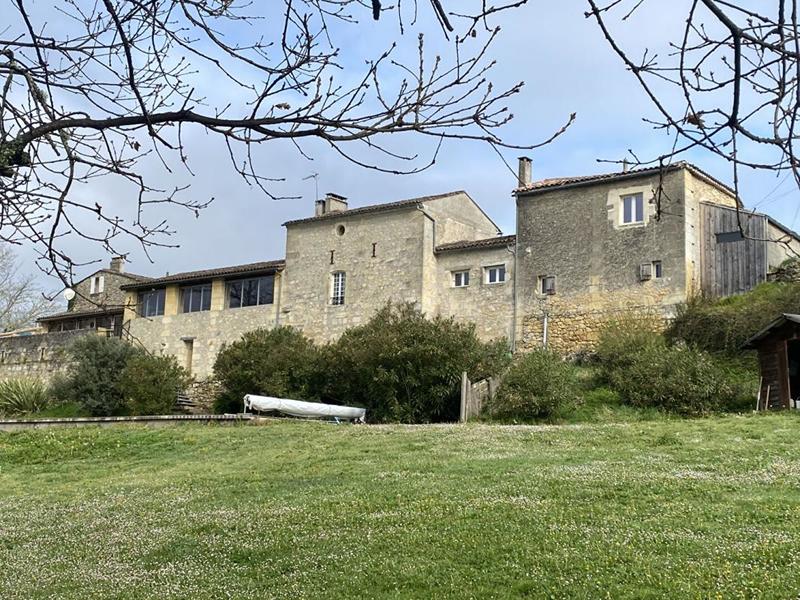 Demeure - 230 m² - 6 pièces