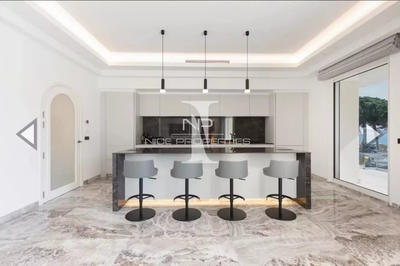 Appartement - 220 m² - 4 pièces