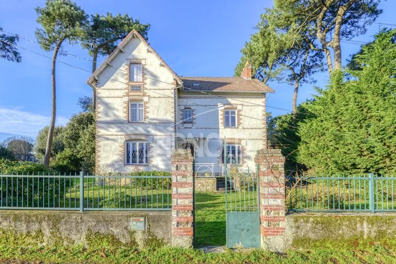 Maison - 286 m² - 13 pièces