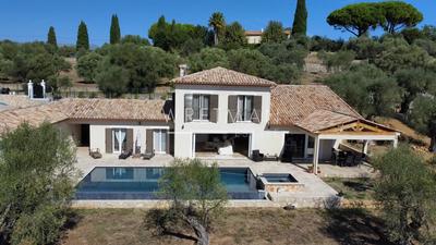 Villa - 210 m² - 6 pièces