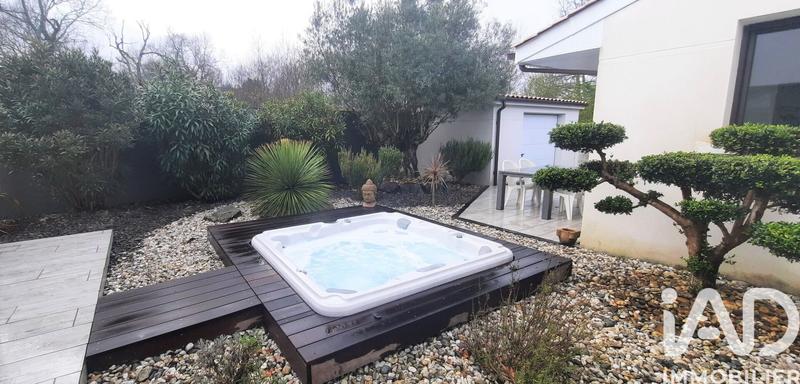 Maison - 213 m² - 7 pièces