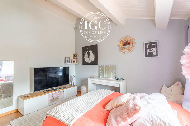 Maison - 230 m² - 6 pièces