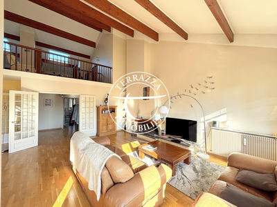 Duplex - 207 m² - 9 pièces