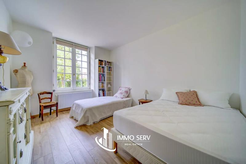 Maison - 600 m² - 16 pièces