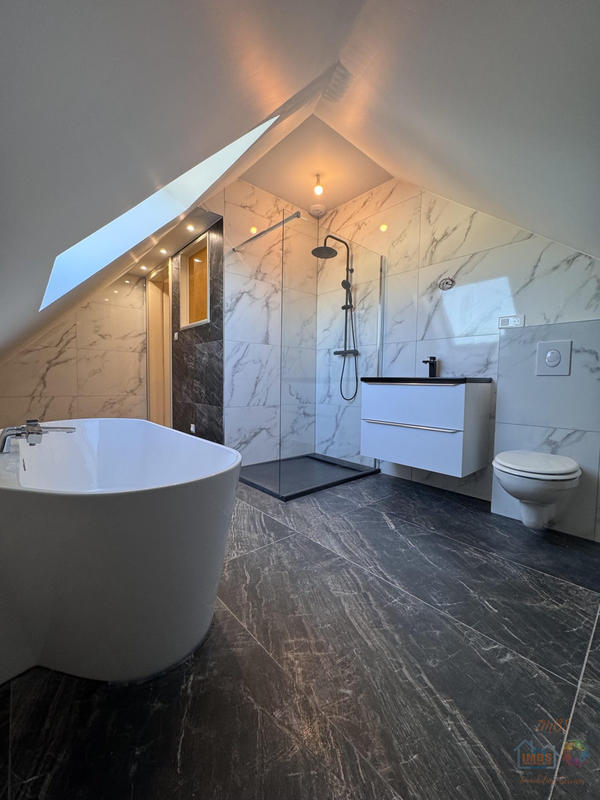 Maison - 183 m² - 6 pièces