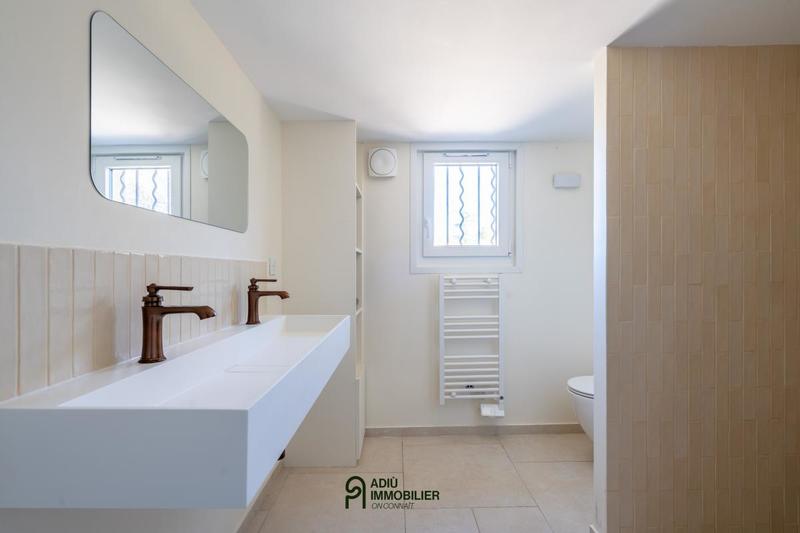 Villa - 300 m² - 7 pièces