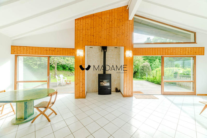 Maison - 200 m² - 8 pièces