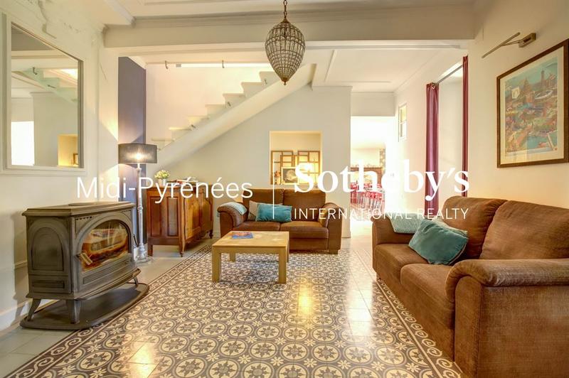 Maison - 477 m² - 15 pièces