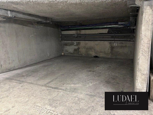 Parking / Garage - 11 m²