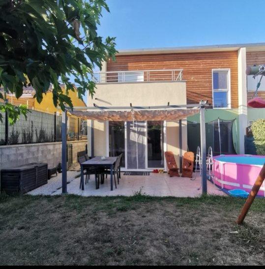 Maison - 98 m² - 4 pièces