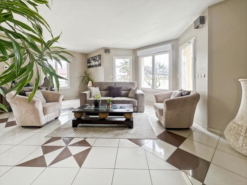 Maison - 195 m² - 7 pièces