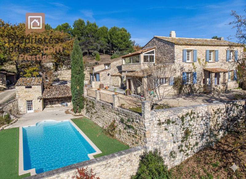 Maison - 305 m² - 10 pièces