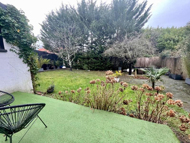 Maison - 181 m² - 6 pièces