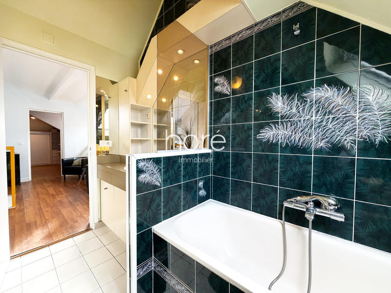 Maison - 210 m² - 8 pièces