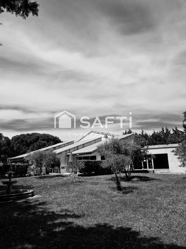 Local commercial - 1 050 m² - 35 pièces