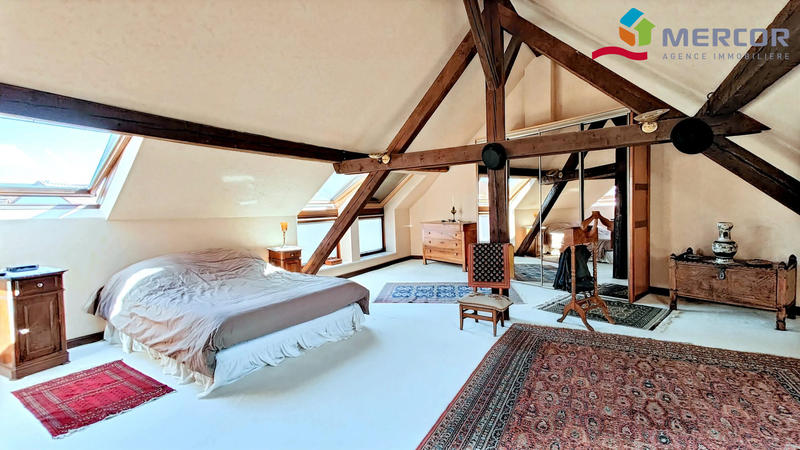 Maison - 250 m² - 4 pièces