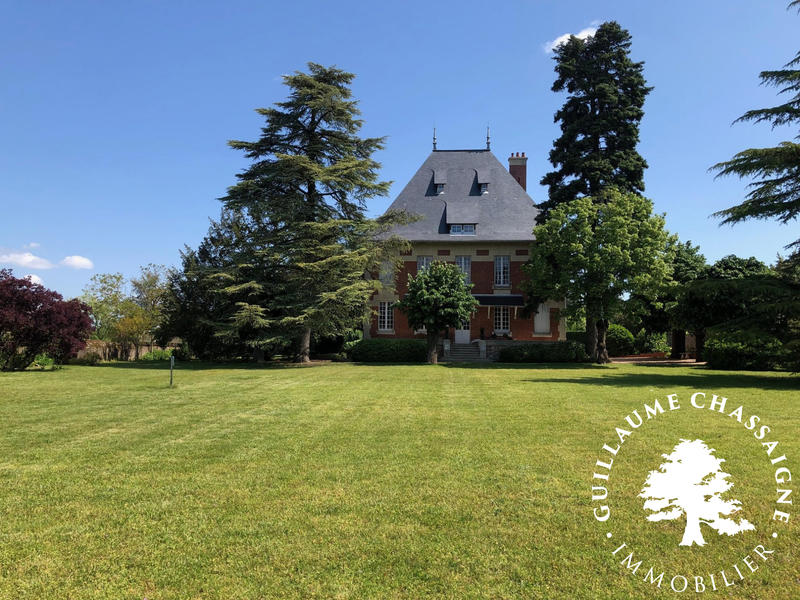 Maison traditionnelle - 290 m² - 8 pièces