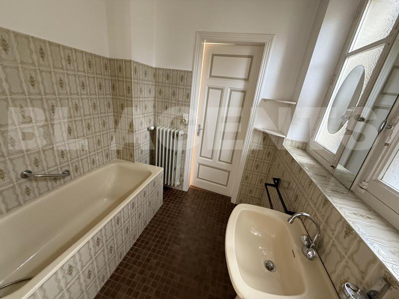 Maison traditionnelle - 241 m² - 9 pièces