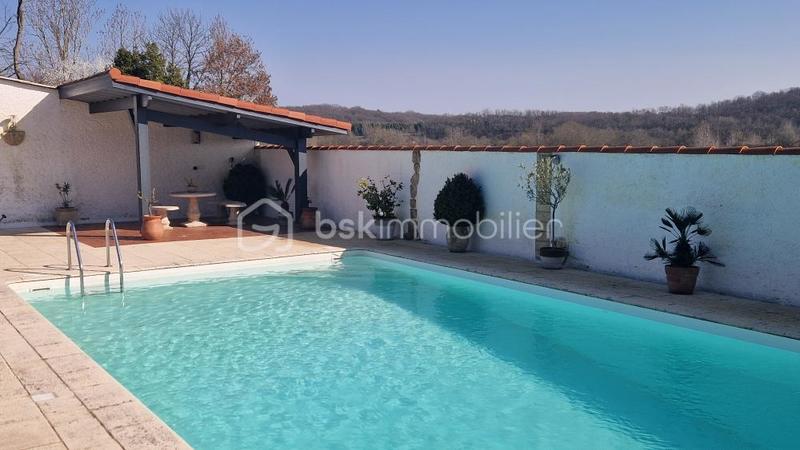 Maison traditionnelle - 138 m² - 6 pièces