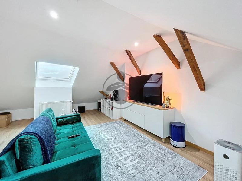 Maison - 202 m² - 7 pièces