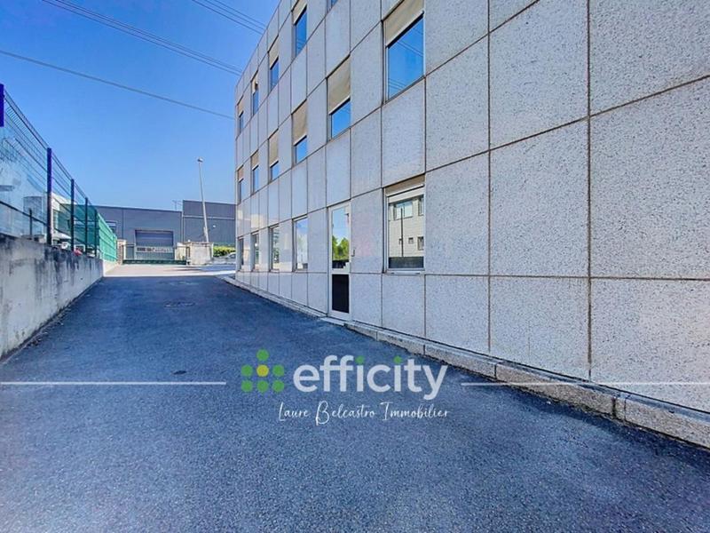 Local d'activité / Entrepôt - 670 m² - 25 pièces